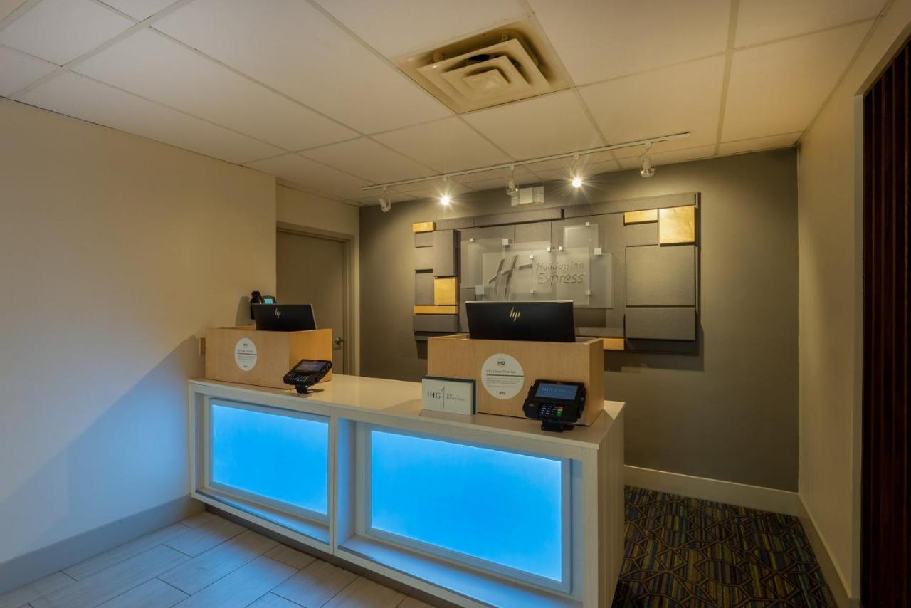 Holiday Inn Express Vermilion By Ihg Exterior foto